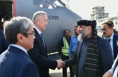 Серик Жумангарин передал гуманитарную помощь от Казахстана Афганистану