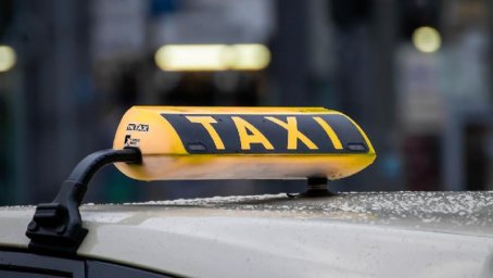 Около 700 нелегальных таксистов задержали в Казахстане