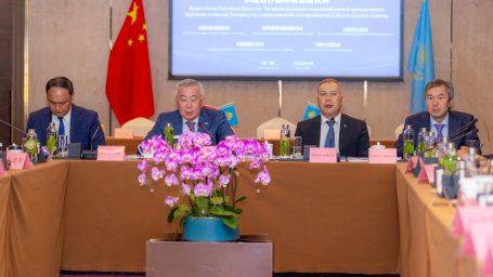Вопросы инвестирования в промышленность Казахстана обсудил Серик Жумангарин с бизнесменами Китая