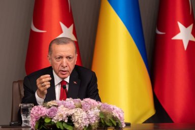 Bloomberg: Турция готовит встречу по обсуждению достижения долгосрочного мира в Украине