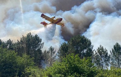 В Европе тысячам человек пришлось эвакуироваться из-за лесных пожаров