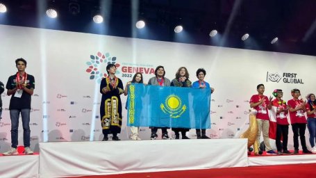 Казахстанские школьники установили рекорд на Всемирных соревнованиях по робототехнике в Женеве