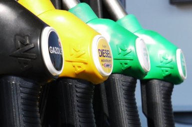 Цены на бензин за год практически не изменились, а вот дизельное топливо подорожало сразу на 16%