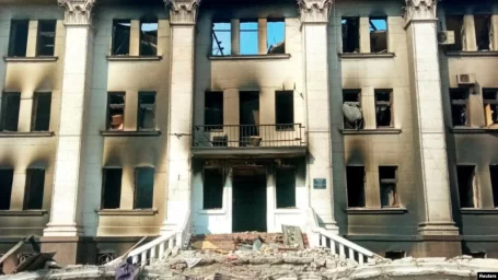 Власти Мариуполя: 300 человек погибли в результате российского удара по зданию театра