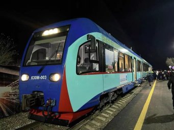 Пригородный поезд начал курсировать из Конаева в Алматы