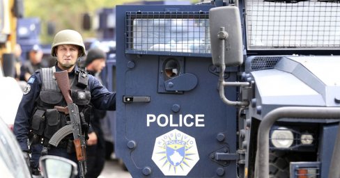 В Косово произошли стычки полиции с местными сербами