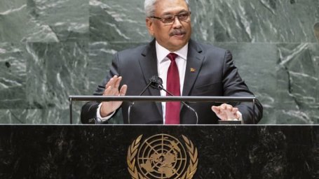 Президент Шри-Ланки покинул страну и улетел на Мальдивы