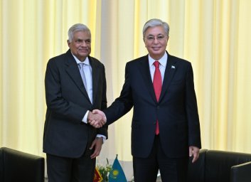 Глава государства провел встречу с Президентом Шри-Ланки Ранилом Викрамасингхе