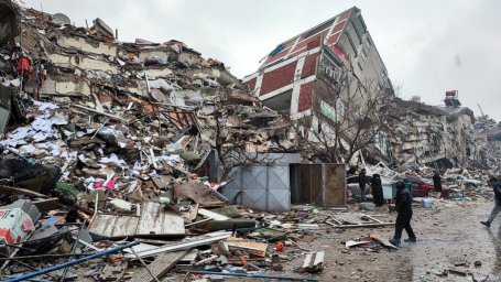 В Турции выдали ордера на арест 113 человек из-за обрушения зданий при землетрясениях