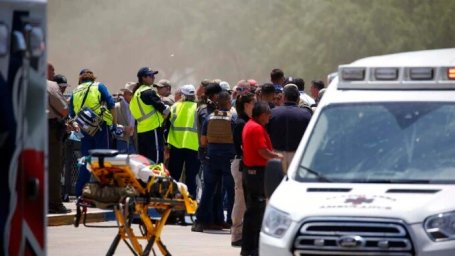 Более 20 человек погибли при стрельбе в начальной школе в Техасе