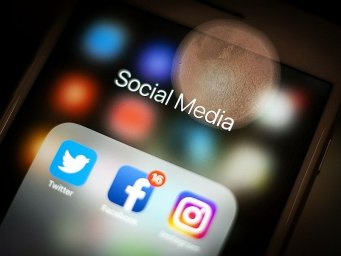 Парламент принял скандальный закон о кибербуллинге и блокировке соцсетей