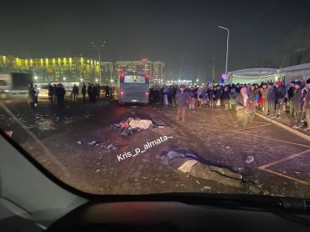 ​В Алматы автобус врезался в пешеходов.