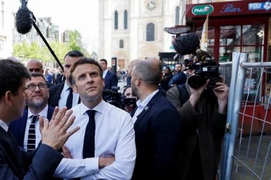Президента Франции ждет новый трудный выбор