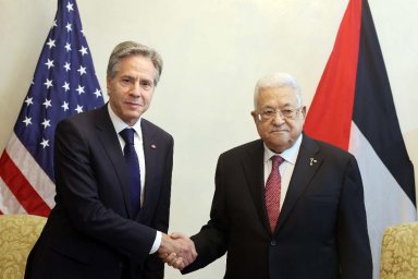 Госсекретарь США Блинкен встретился с главой Палестины Аббасом