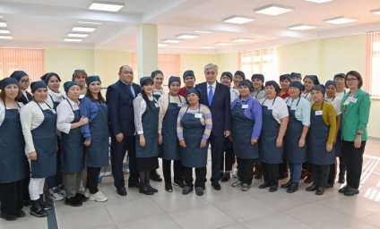 Касым-Жомарт Токаев посетил Жетысускую швейную фабрику «Айсұлу»