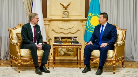 Перспективы укрепления казахстанско-чешского сотрудничества обсудили Алихан Смаилов и Петр Фиала
