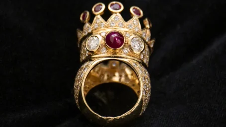 Придуманное Тупаком Шакуром кольцо продано на аукционе за рекордные $1 млн