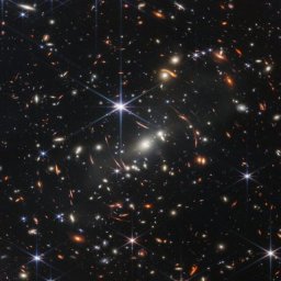 Увидеть гравитацию: Байден показал миру первое фото, сделанное телескопом NASA  "Джеймс Уэбб"