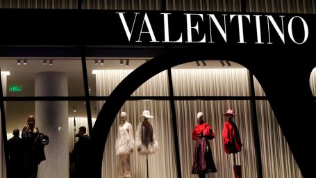 Владелец Gucci договорился о покупке 30% Valentino за €1,7 млрд