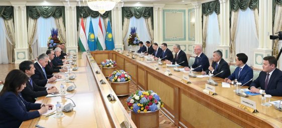Касым-Жомарт Токаев и Эмомали Рахмон провели переговоры в расширенном составе