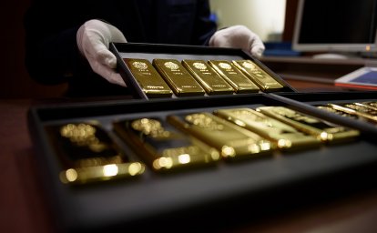 Золото подорожало на 1% после снижения по итогам седьмого месяца подряд