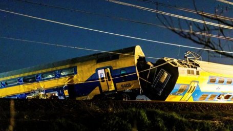 Крушение пассажирского поезда в Нидерландах: один человек погиб, десятки пострадали