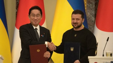 Премьер-министр Японии и президент Украины подписали заявление об особом глобальном партнёрстве