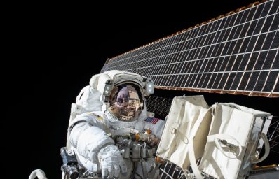Астронавты NASA развернули новую солнечную панель на МКС
