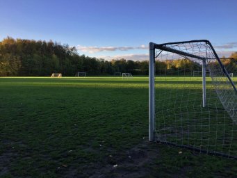 В Астане 10-летнего мальчика придавило футбольными воротами на школьном поле