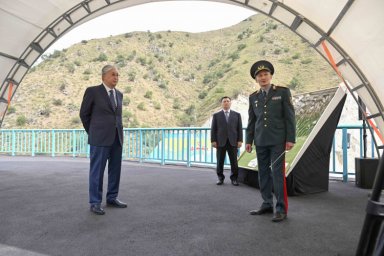 Глава государства посетил селезадерживающую плотину «Аюсай» в Алматы