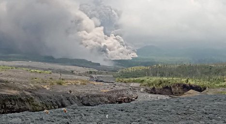 Индонезия эвакуирует жителей из-за извержения вулкана на острове Ява