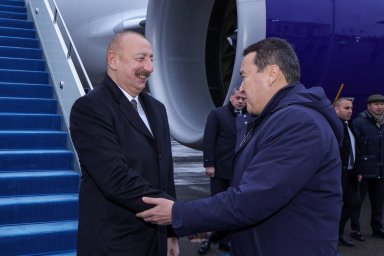 ​Президент Азербайджана Ильхам Алиев прибыл в Астану