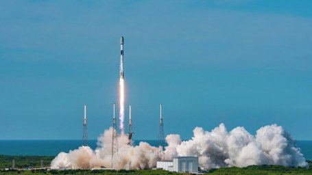 Ракета компании SpaceX вывела на орбиту 53 новых интернет-спутника Starlink