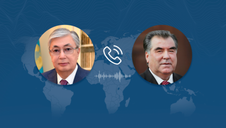 Глава государства провел телефонный разговор с Президентом Таджикистана Эмомали Рахмоном