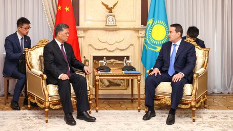 Алихан Смаилов встретился с секретарем парткома КПК Синьцзян-Уйгурского автономного района КНР