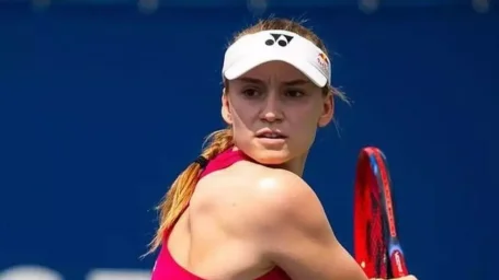 Елена Рыбакина вышла в четвертьфинал турнира в Брисбене