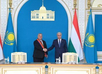 Глава государства наградил Премьер-министра Венгрии Виктора Орбана орденом «Достық» I степени
