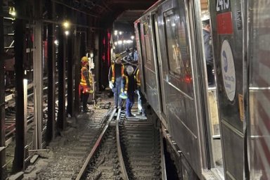 В метро Нью-Йорка столкнулись два поезда, 24 человека пострадали