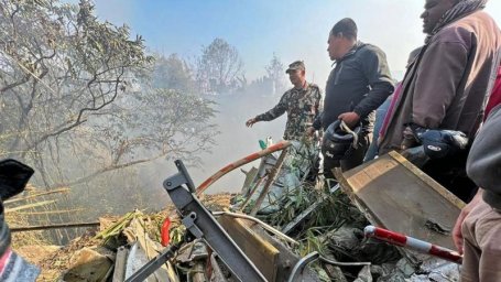 В Гималаях разбился пассажирский самолет. Погибли десятки человек