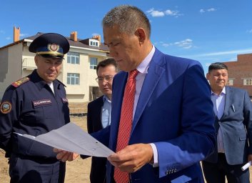 Вице-министр по ЧС посетил строящийся комплекс пожарного депо в городе Косшы