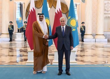 Глава государства провел встречу c делегацией во главе с Эмиром Катара шейхом