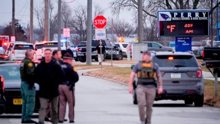 В школе штата Айова два человека погибли и пятеро пострадали при стрельбе