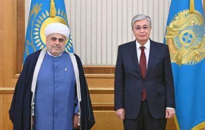 Глава государства принял председателя Управления мусульман Кавказа шейх-уль-ислама