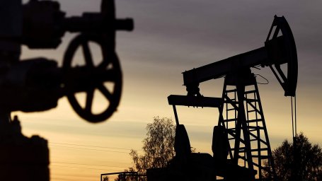 Нефть Brent дешевеет после активного роста на минувшей неделе