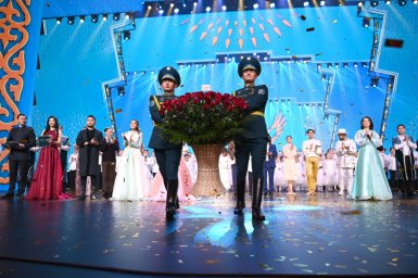 Глава государства посетил торжественный концерт, посвященный Дню Республики