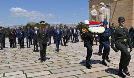 Глава государства Касым-Жомарт Токаев посетил мавзолей Ататюрка