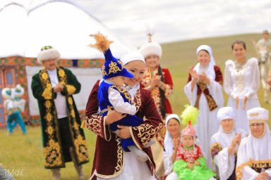 Чем замещаются традиции казахов?