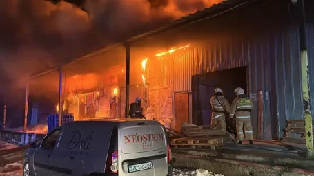 Более 100 человек тушили пожар на складе стройматериалов в Алматы