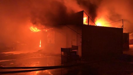 Пожар на территории торгового рынка «Кулпаршын» произошел в г. Жетысай