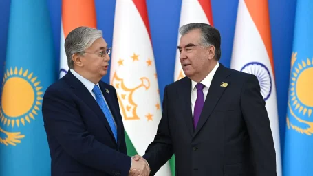 Токаев поздравил Рахмона с Днем независимости Таджикистана